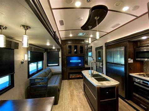 fifth wheel travel trailers with two bathrooms
